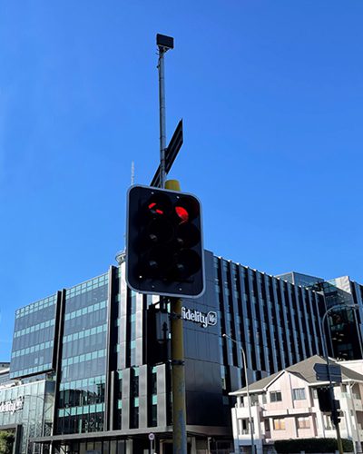 image of a traffic light with a smart sensor